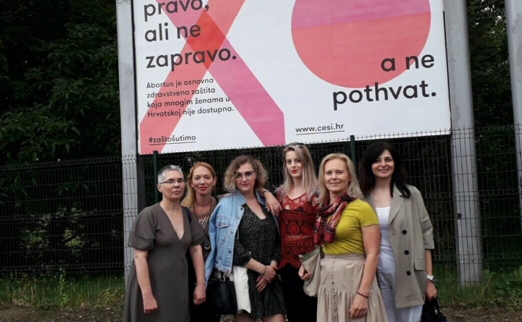 CE&#x20;Si&#x20;staff&#x20;in&#x20;front&#x20;of&#x20;our&#x20;Abortion&#x20;campign&#x20;2020&#x20;1044x645