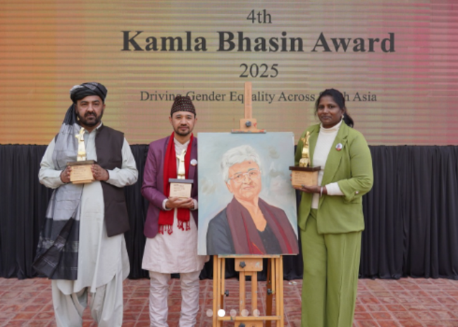 Sanjog Thakuri Reciving the Kamla Bhasin Award 2025