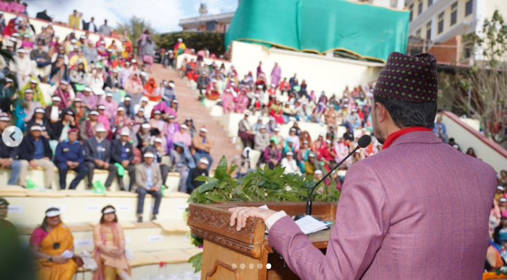 Sangoj delivering the speech upon receving the award